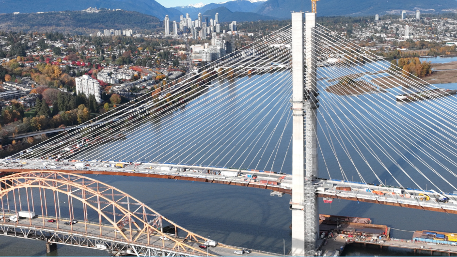 Aerial view of the stal̕əw̓asəm (Riverview) Bridge.