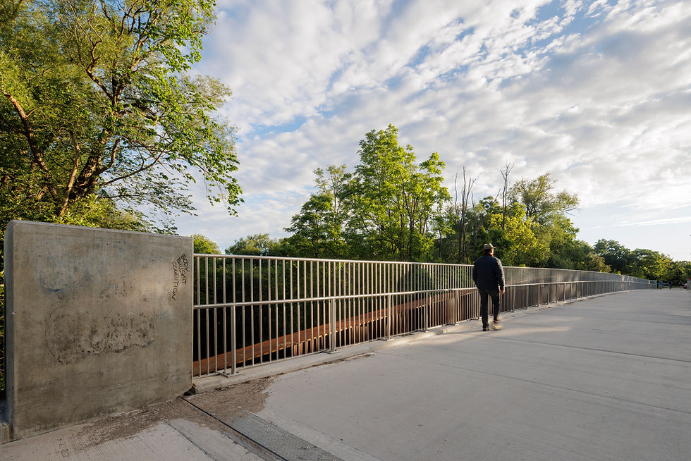 A moment-limiting hinge at the inflection point of the main span enables an aesthetically-pleasing design while providing a functional connection between the piers and the main spans. (Photo: Salina Kassam)