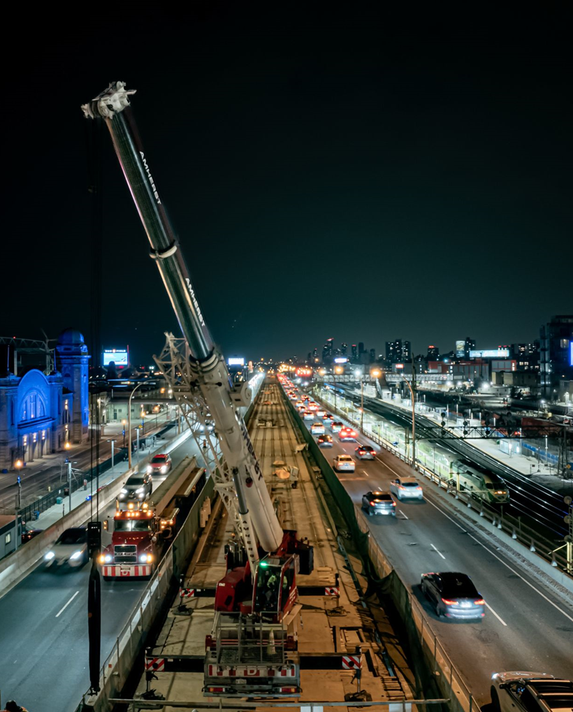 The Gardiner Expressway remained open while construction took place.